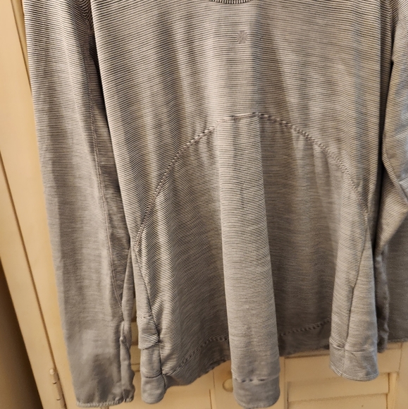 Lovely Zella Jersey Athletic Top with Beautiful details!      Sz XL - Picture 3 of 14